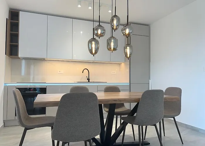 Calming Elegance In Apartment Split