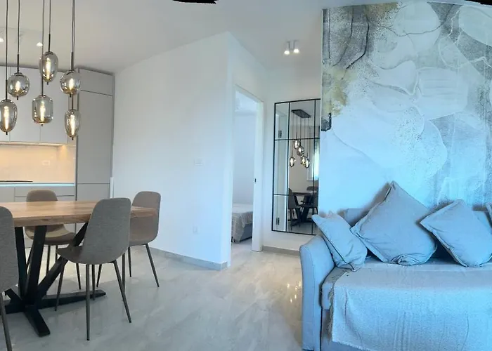 Calming Elegance In Apartment Split